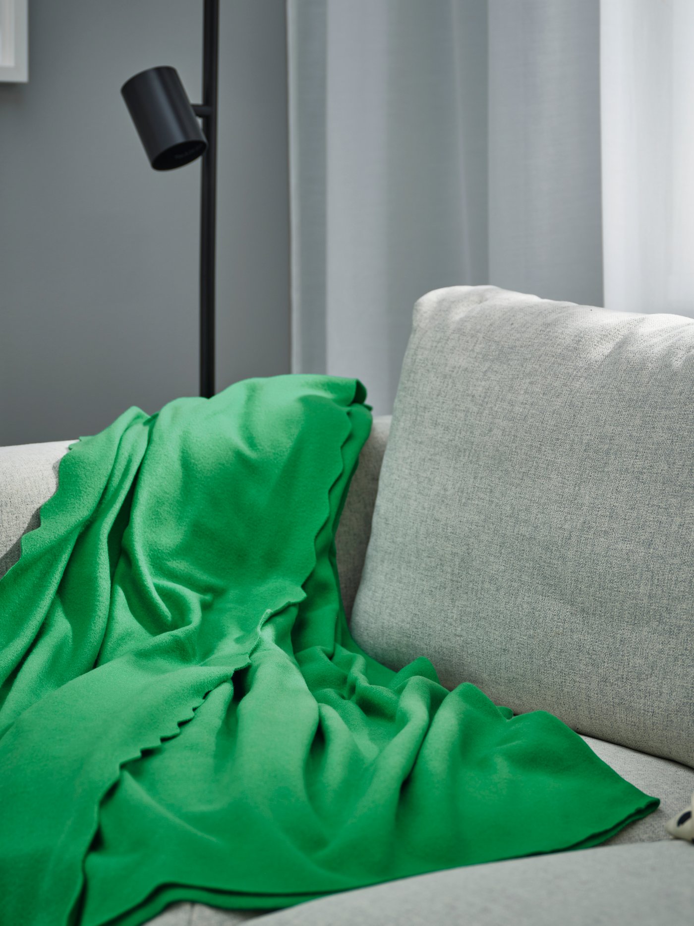 A green DAGGKÅPOR throw