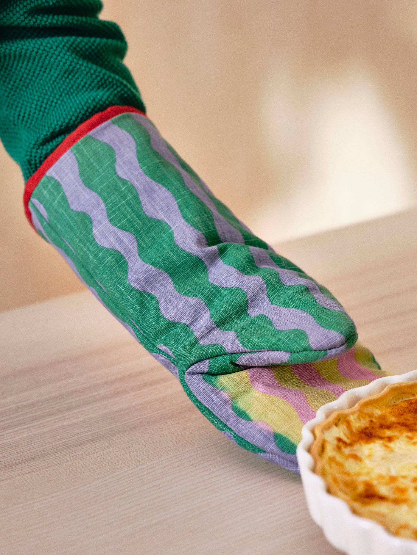 Guante de cocina TABBERAS que cambia de color con la temperatura de los recipientes.