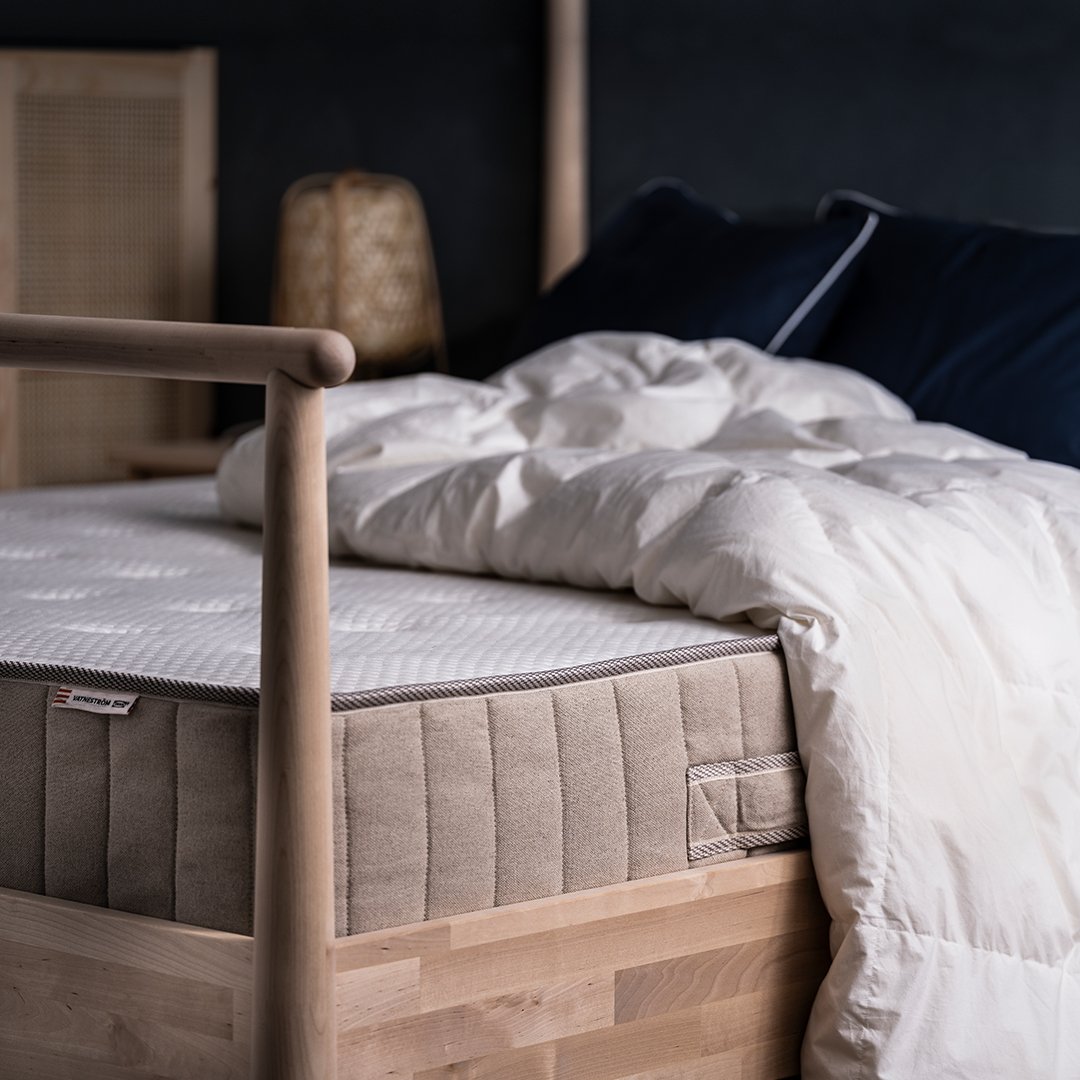 A firm/natural VATNESTRÖM pocket sprung mattress in the bedroom