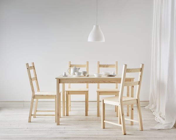 A pine INGO table