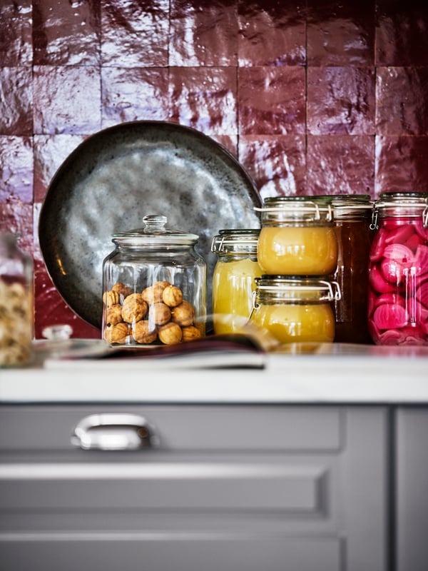 A clear glass VARDAGEN jar with lid