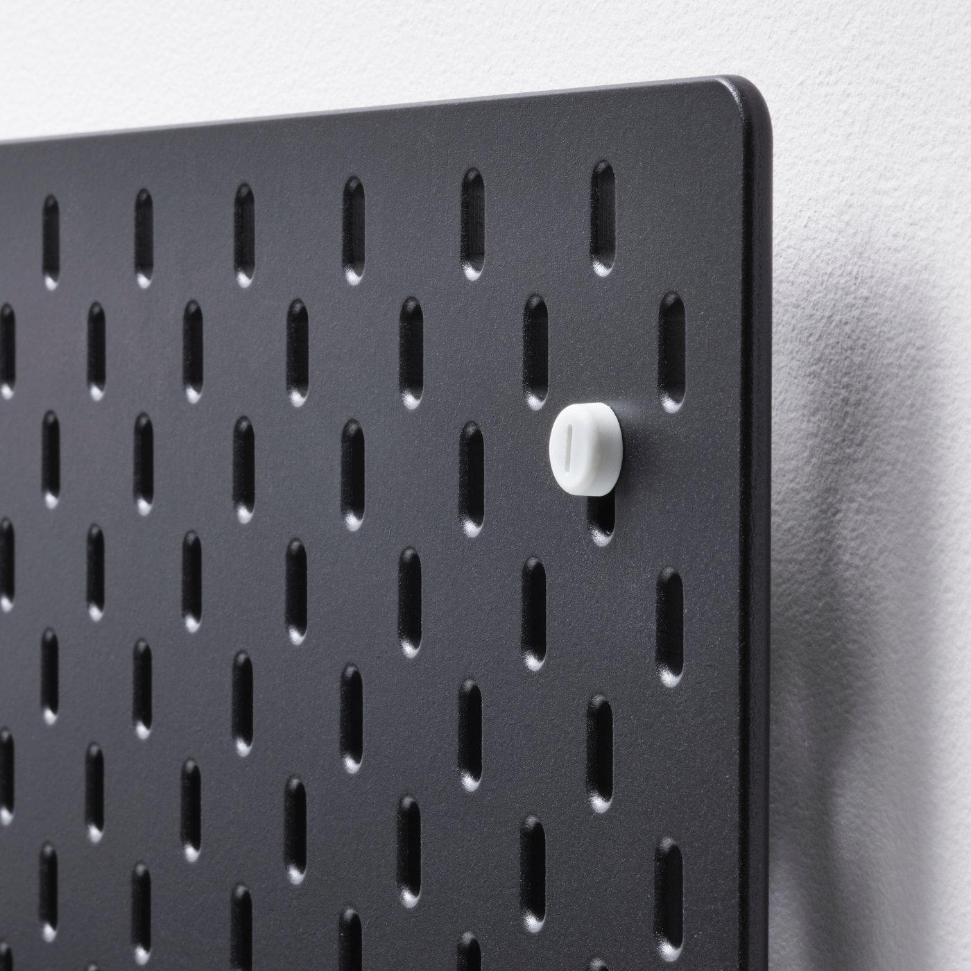 A black SKÅDIS pegboard