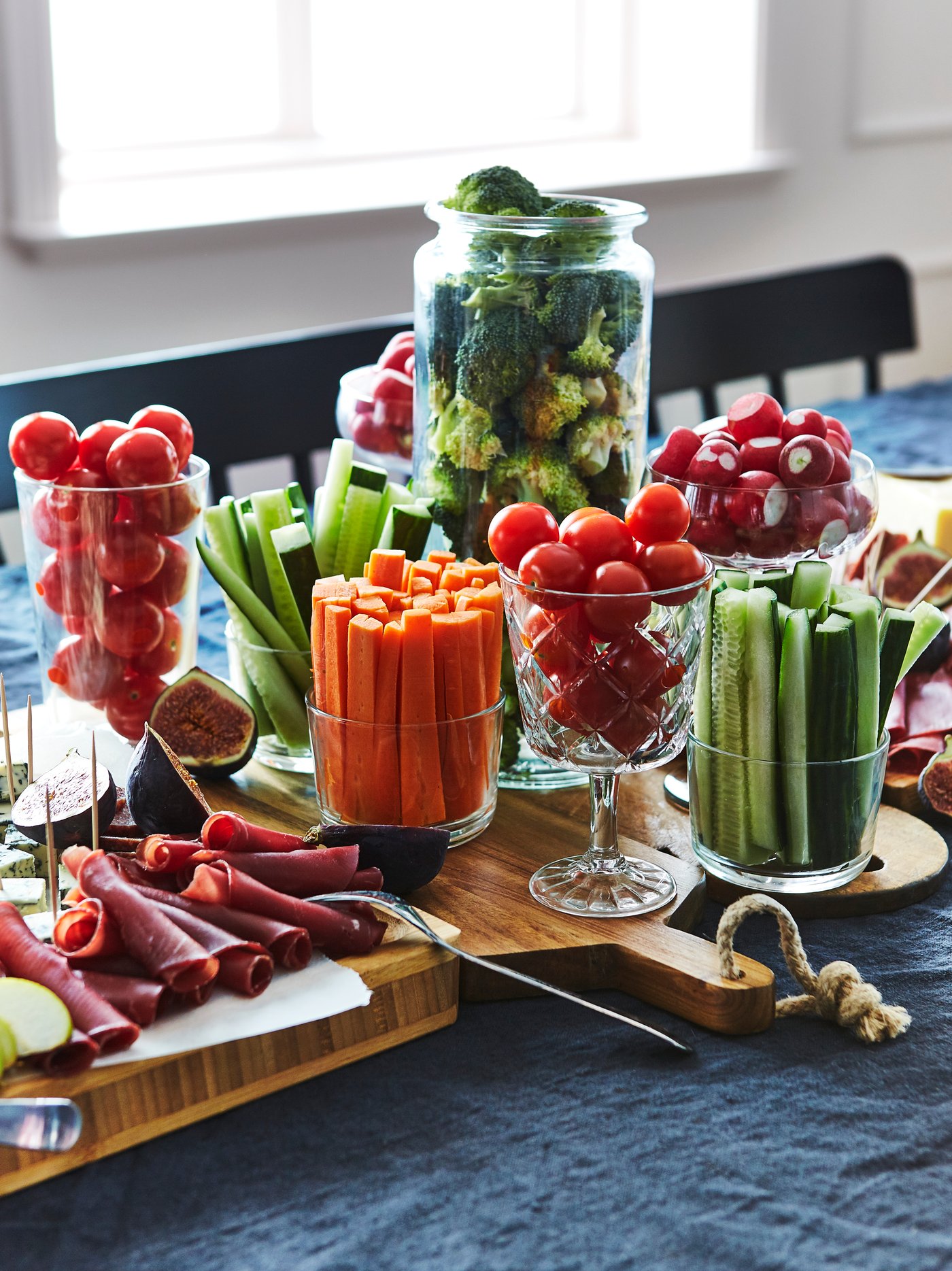 Un gobelet FLIMRA en verre transparent/à motifs dans la salle à manger