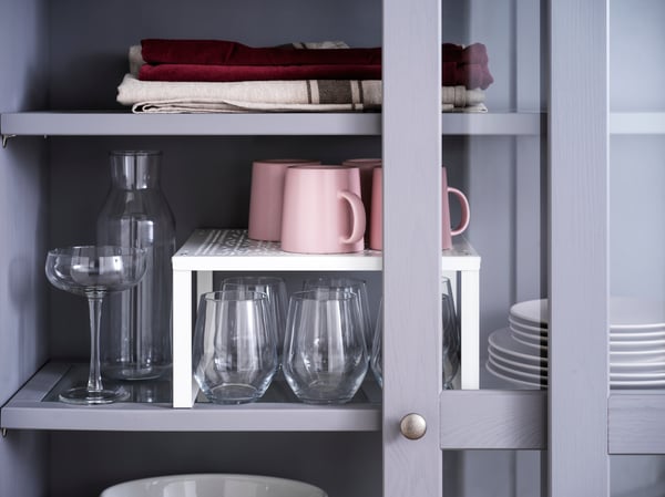 A light pink DINERA mug