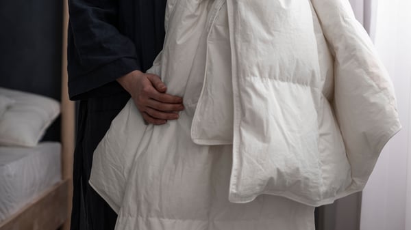 Une couette FJÄLLARNIKA, chaude
