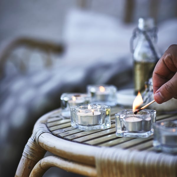 A Vanilla/light beige JÄMLIK scented tealight