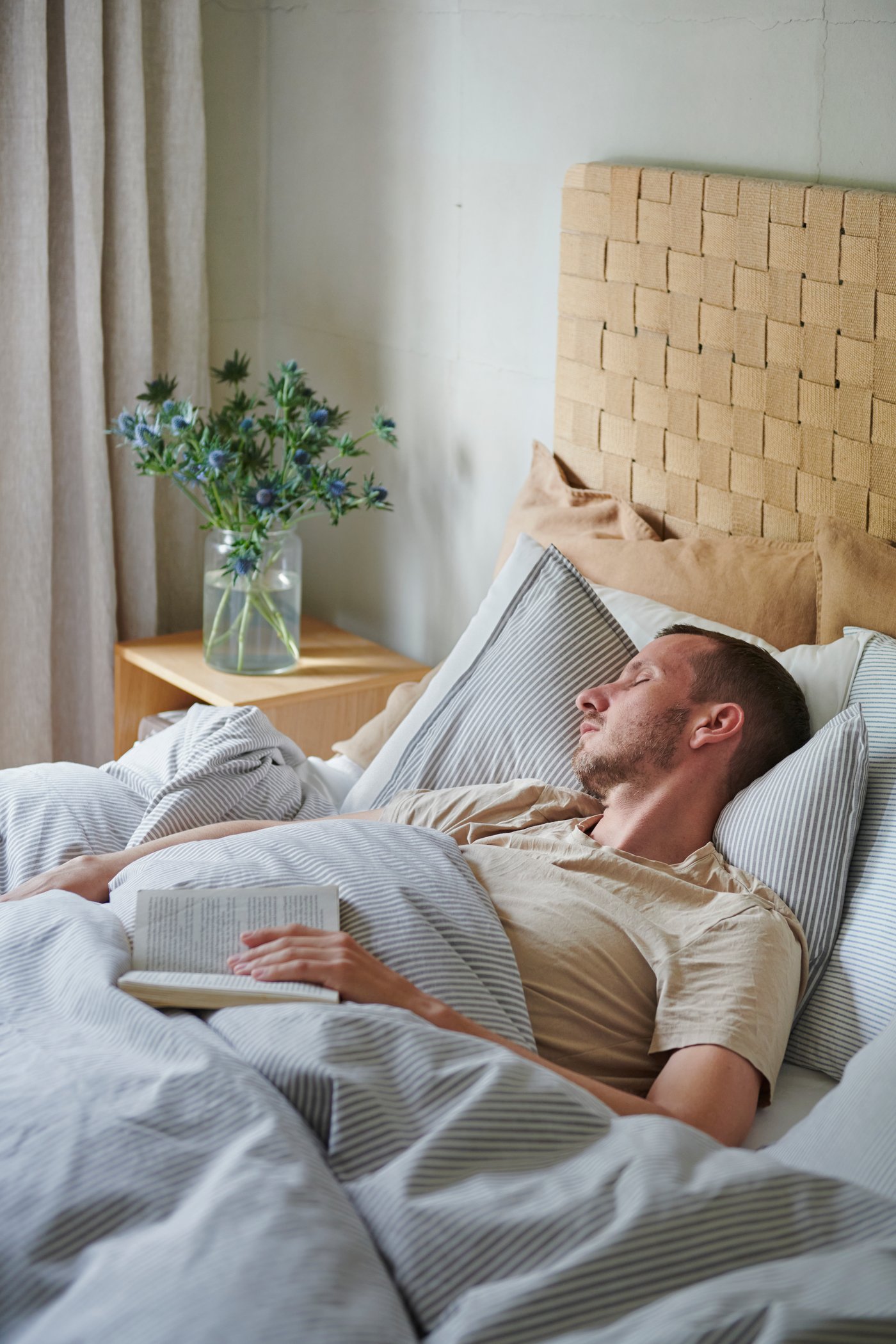 A white blue/stripe SOLFIBBLA duvet cover and pillowcase in the bedroom