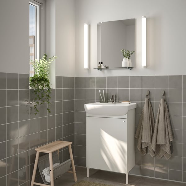 A white/Pilkån tap BJÖRKÅN bathroom furniture
