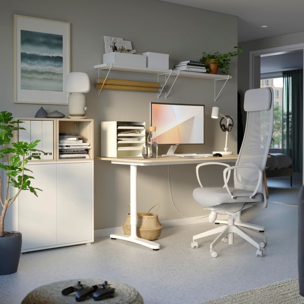 A Vissle light grey MARKUS office chair