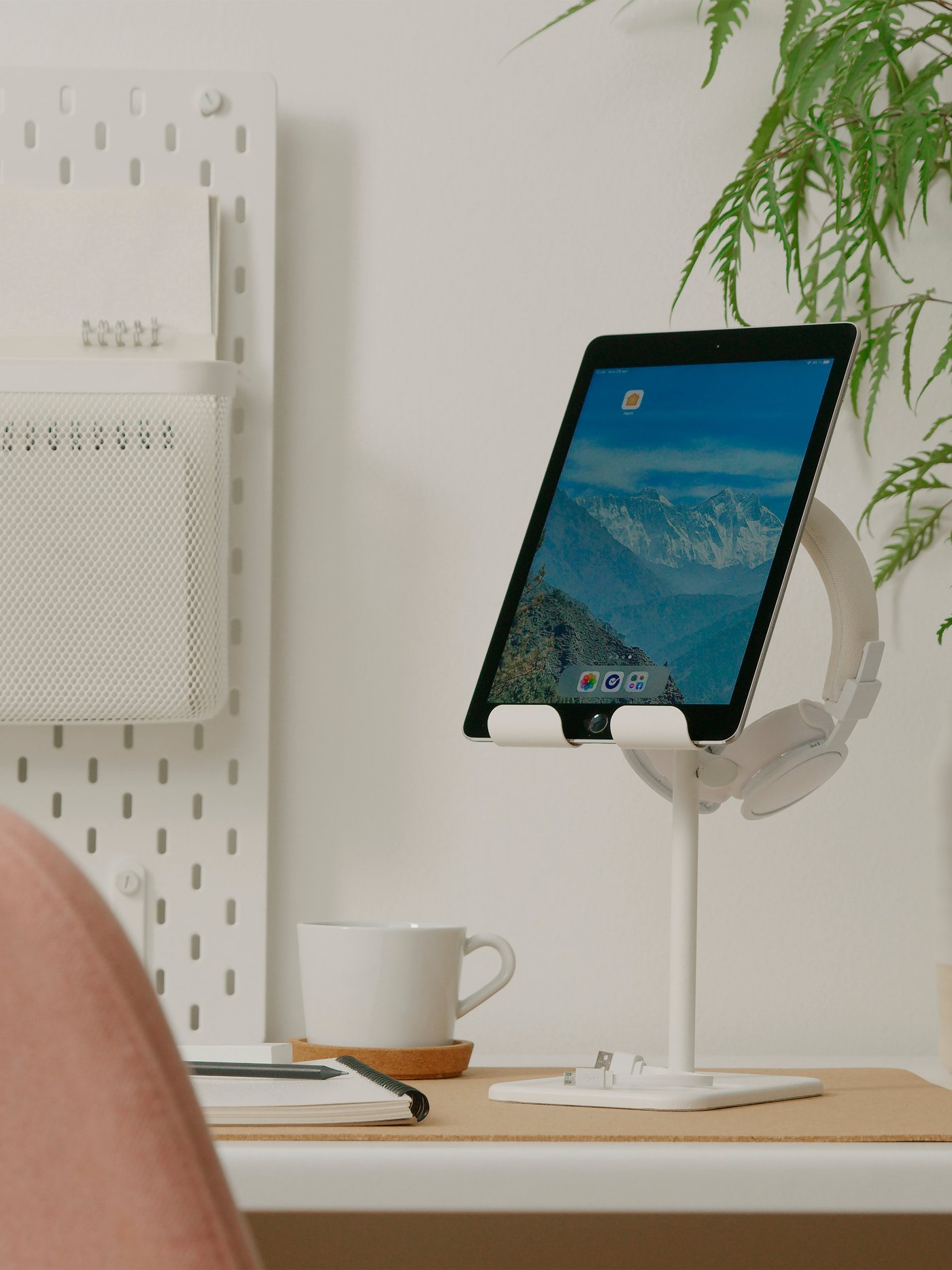 A HAVREHOJ holder for tablet