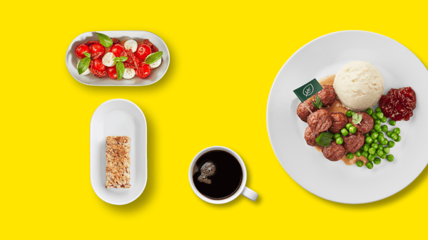 Köttbullar på en vit tallrik