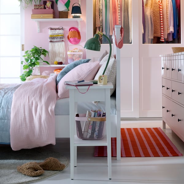 An off-white STOENSE rug, low pile in the bedroom