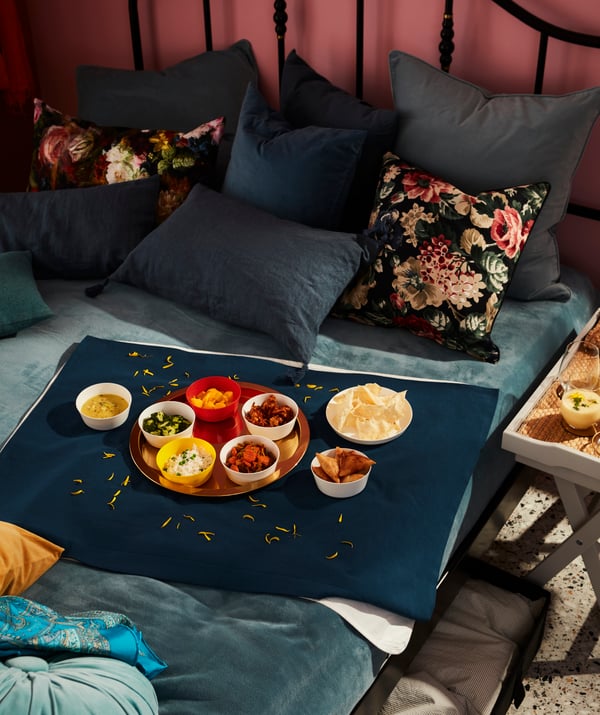A multicolour KALAS bowl in the bedroom