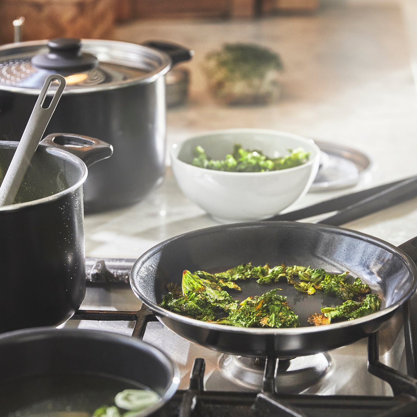 A non-stick coating black HEMLAGAD 6-piece cookware set