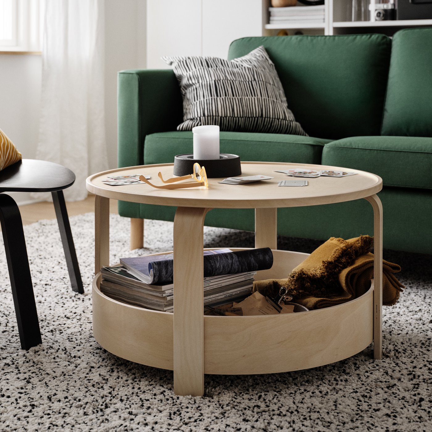 Una mesa de centro BORGEBY en un living frente a un Sofá PÄRUP.