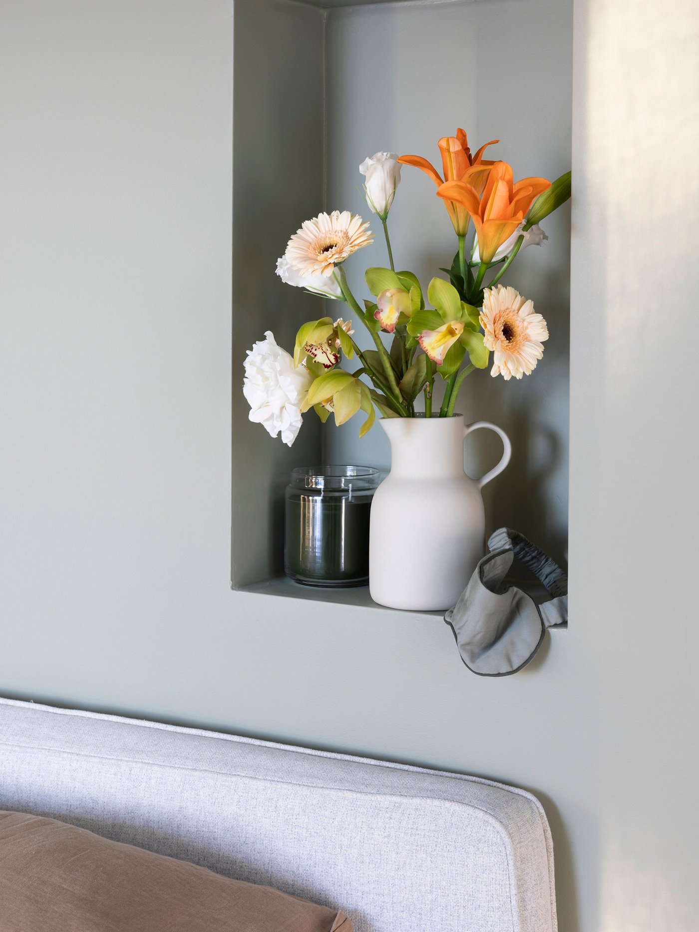 Det er faktisk skikkelig koselig med blomster på soverommet også.