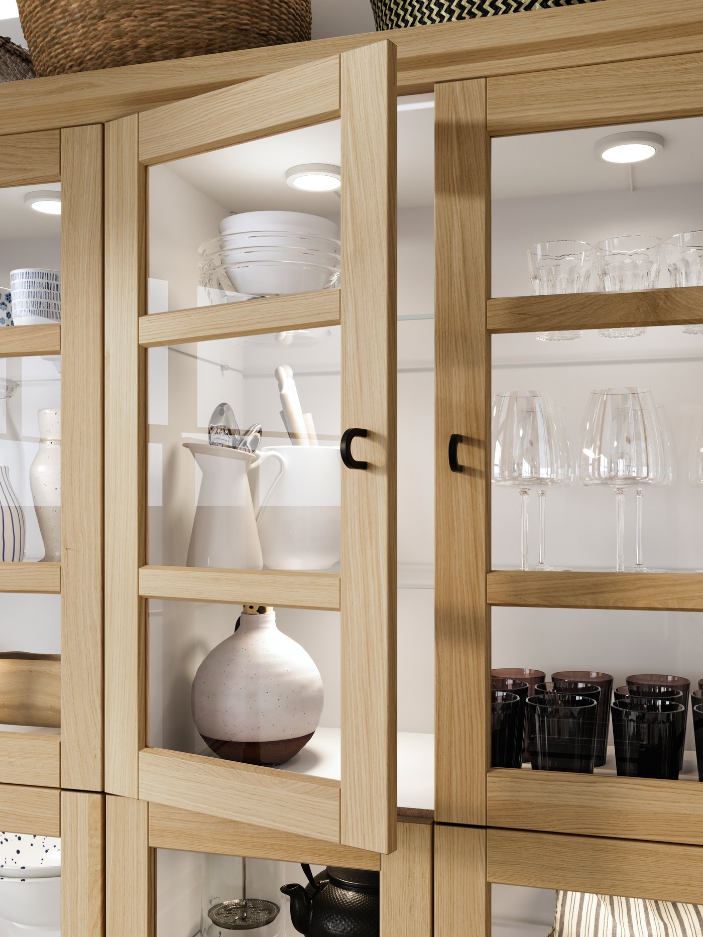 A clear glass DYRGRIP red wine glass in the kitchen