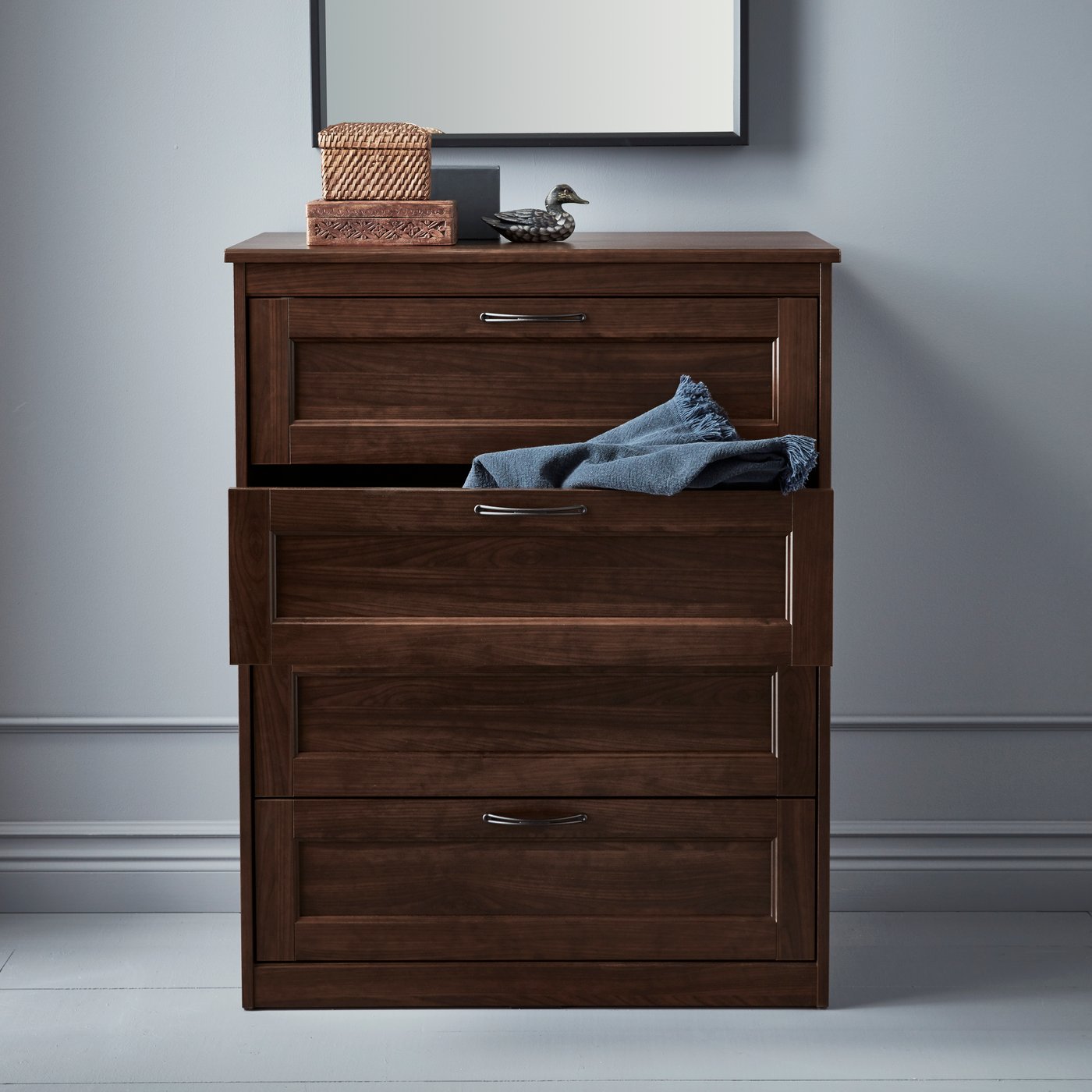 A brown SONGESAND chest of 4 drawers in the bedroom