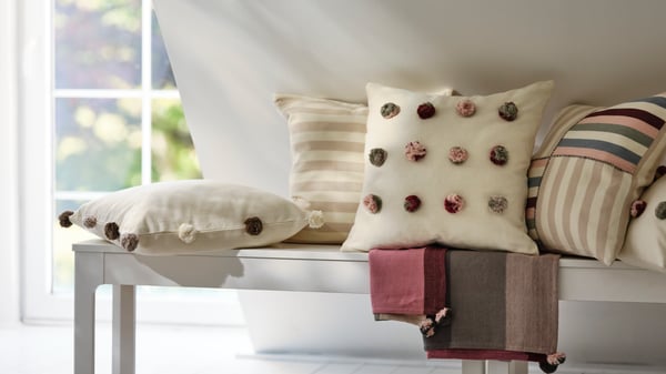 DVÄRGNARV Cushion cover, on a bench with more pillows