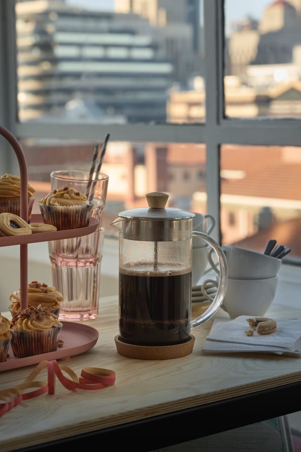 A pink SOMMARÖGA serving stand, two tiers