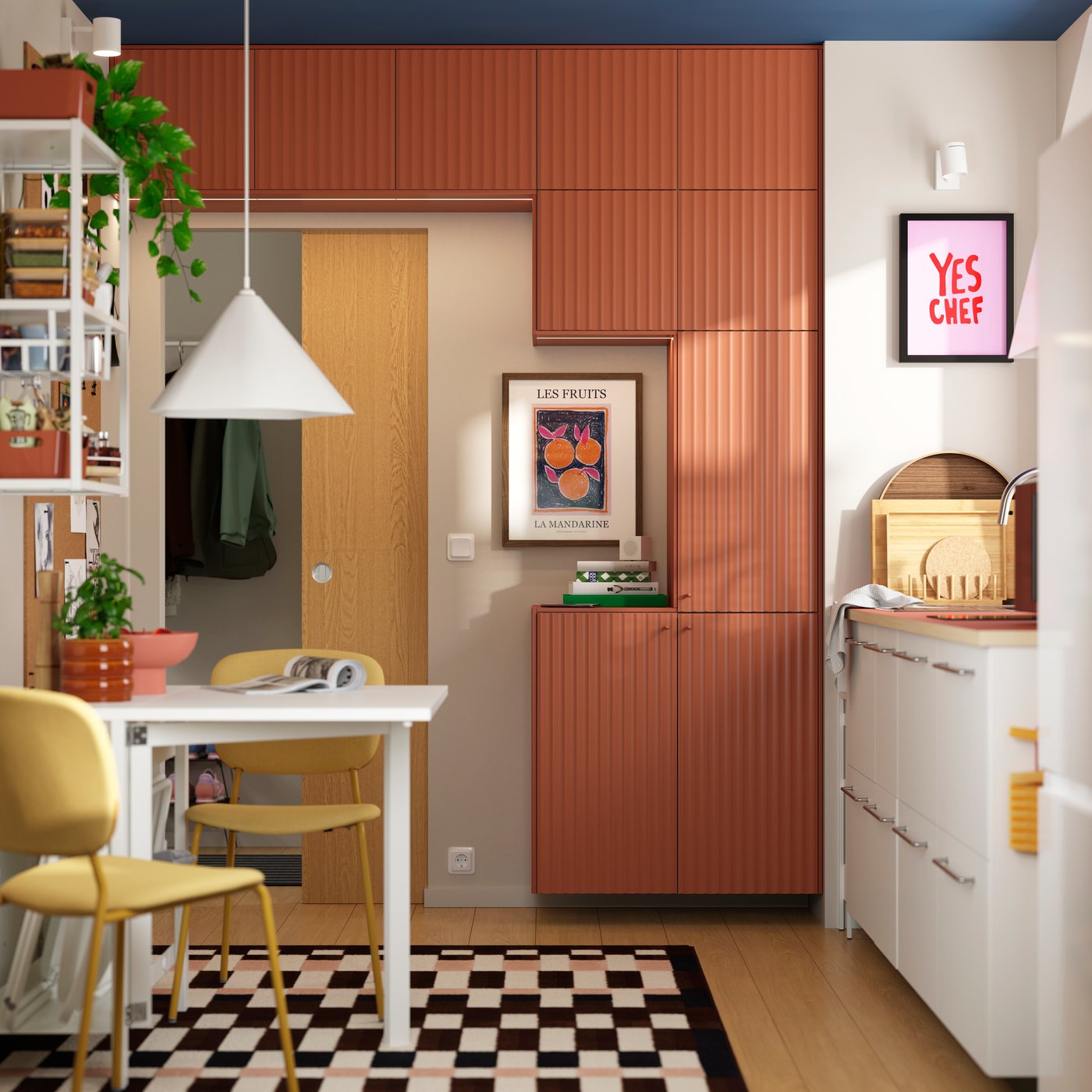 A small kitchen has cabinets with a mix of TERRSJÖ accent doors with a red-brown wave pattern and white VALLSTENA fronts.