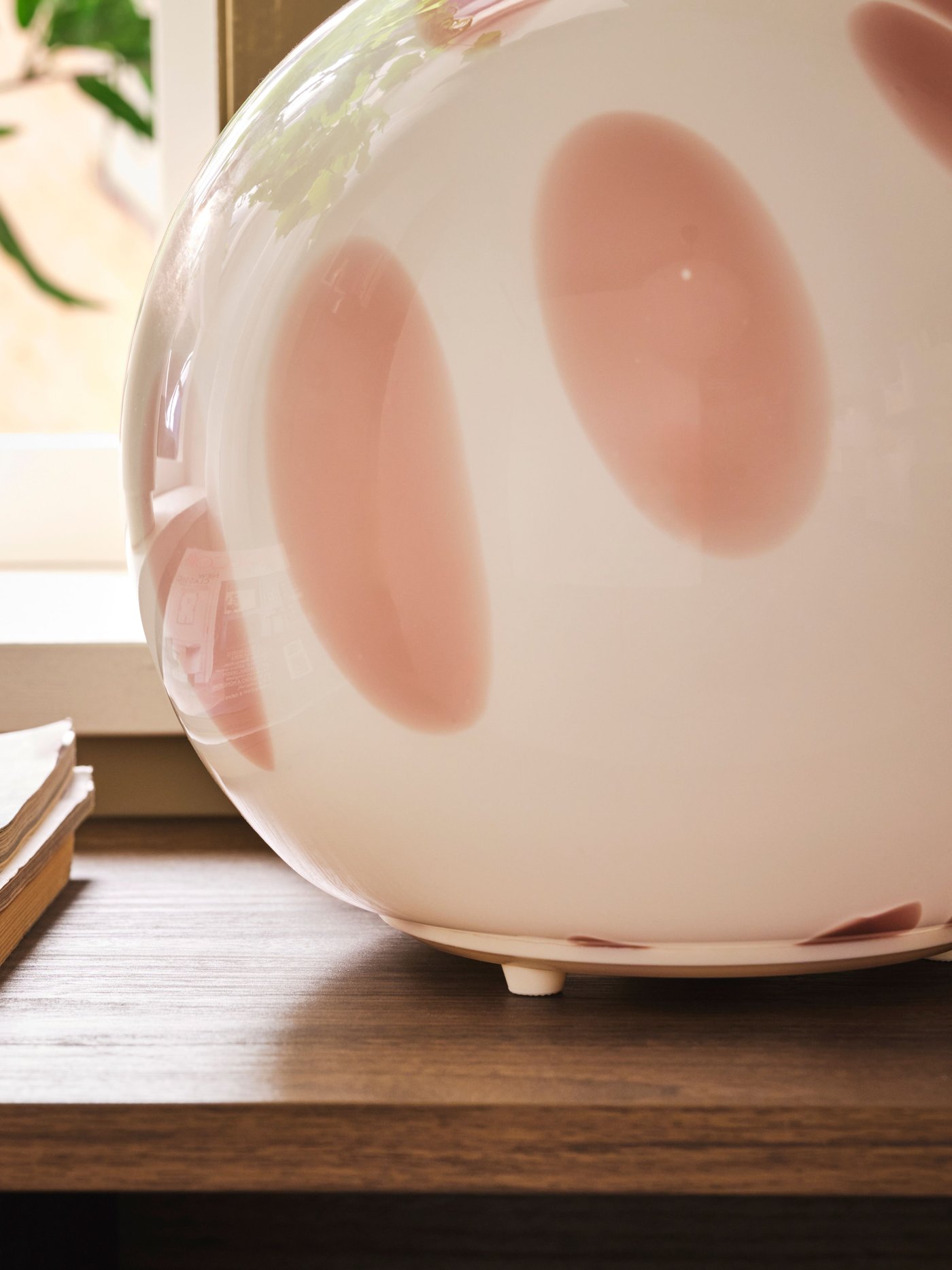 A pink/glass FADO table lamp