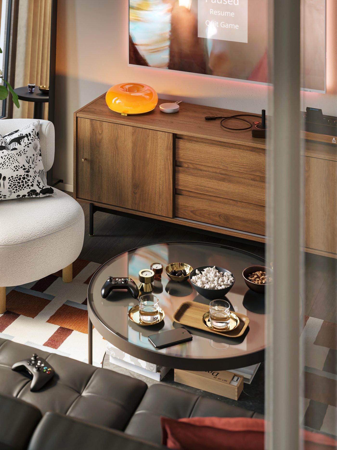 A STOCKHOLM armchair and FRÖTORP coffee table are by a RÅDMANSÖ TV bench. A VARMBLIXT LED table/wall lamp is on the bench.