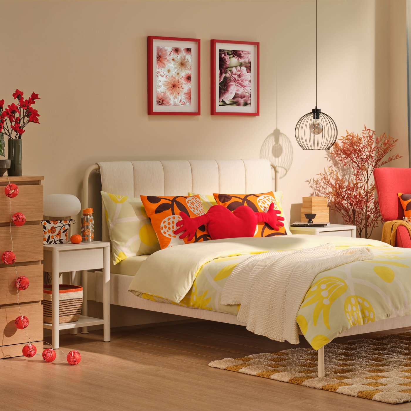 Pościel FÖSSTA w kolorze granatowym/żółtym z poszewką na poduszkę.