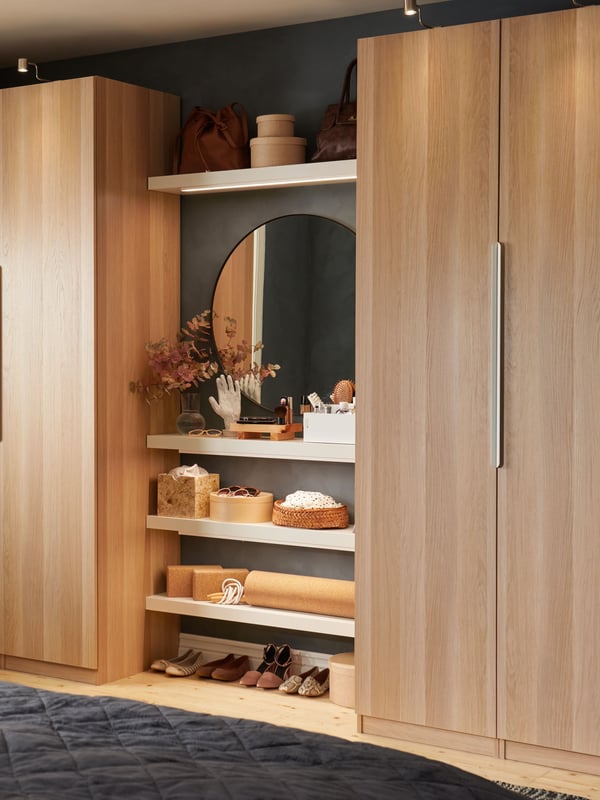 An ash veneer MALLGRODA box with lid