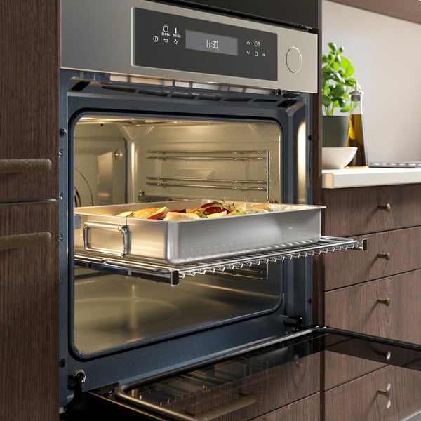 Ein KULINARISK-Heissluftofen aus Edelstahl mit Dampffunktion