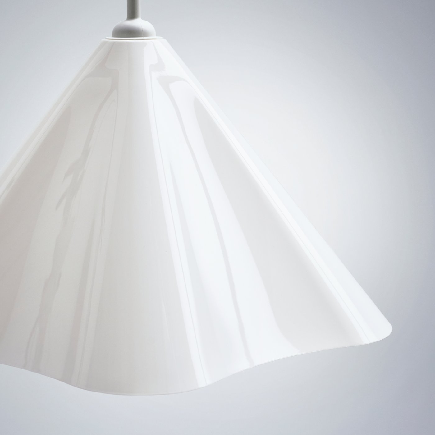 Een witte/plastic ZEBRASÄV hanglamp