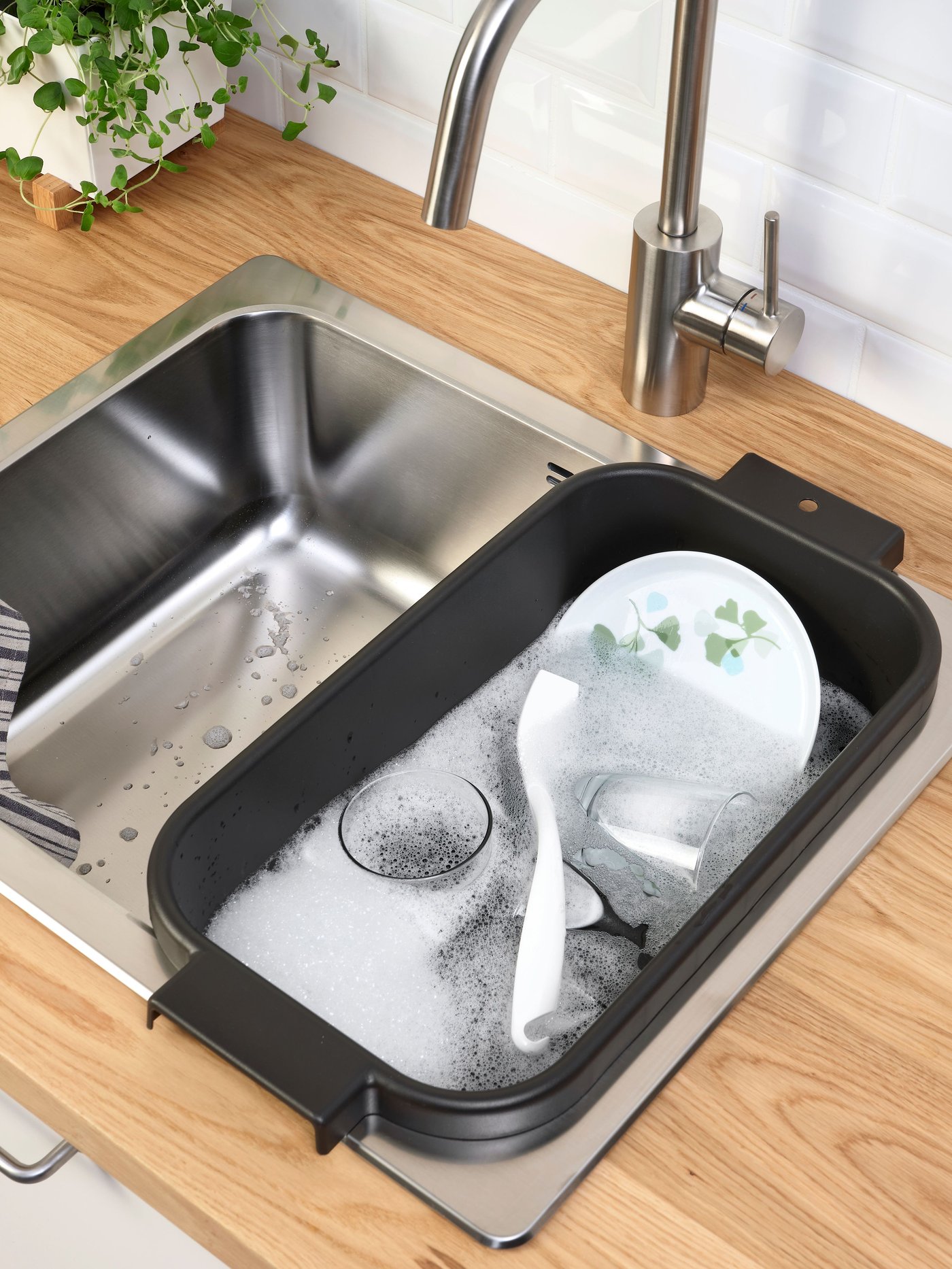 An anthracite LILLHAVET washing-up bowl