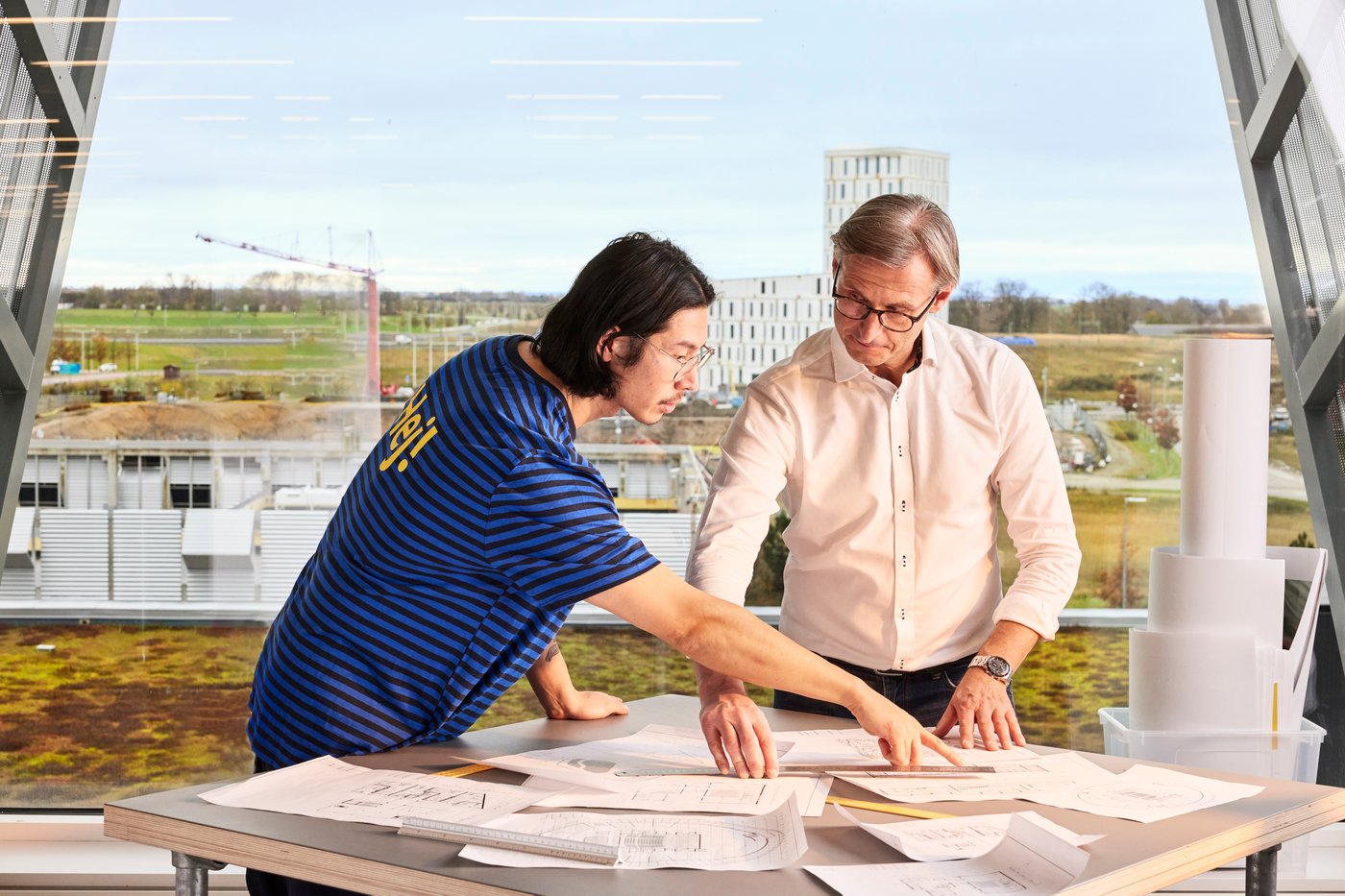 An IKEA co-worker and a customer reviewing a project