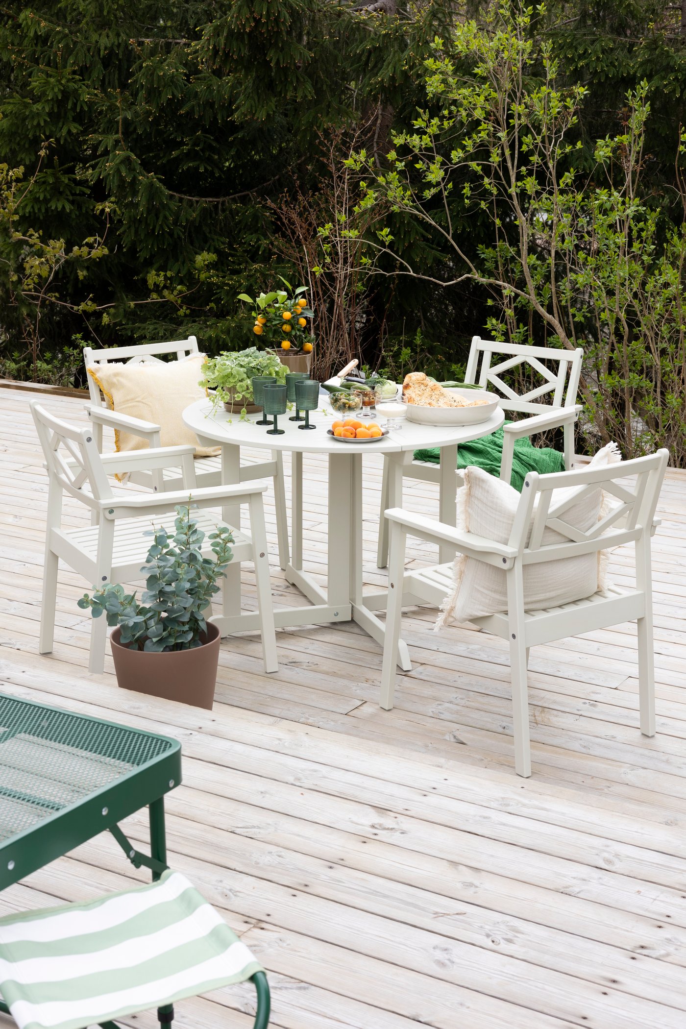 Chaise BONDHOLMEN blanche/beige avec accoudoirs, pour l'extérieur