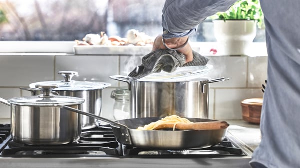 A stainless steel HEMKOMST 7-piece cookware set
