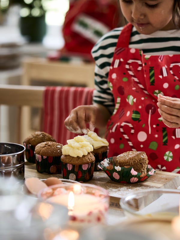 A stainless steel IDEALISK flour sifter
