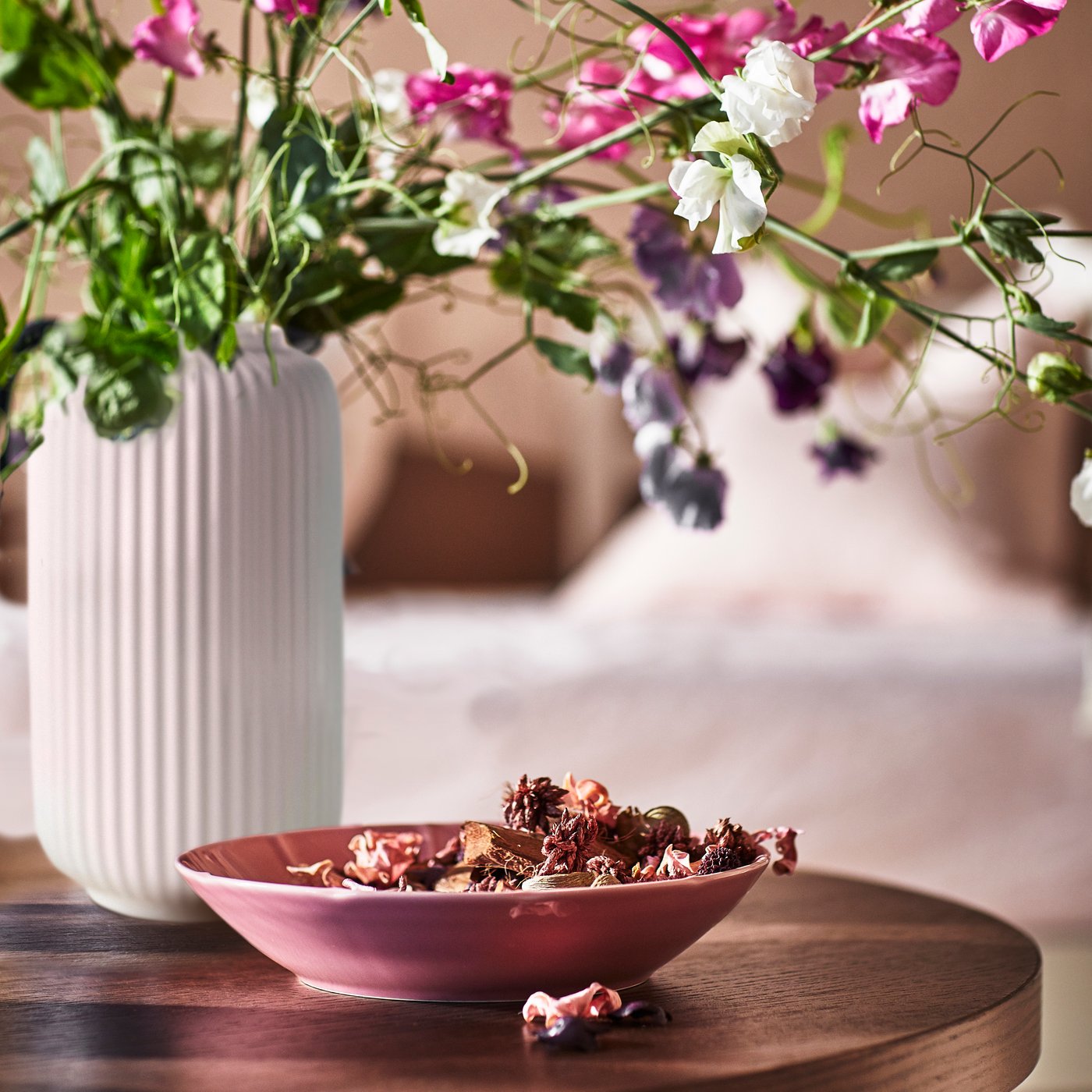 A Sweet pea/purple JÄMNMOD scented potpourri