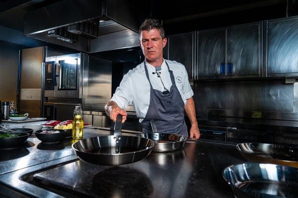 Mesterkokkene tester IKEAs stekepanner.