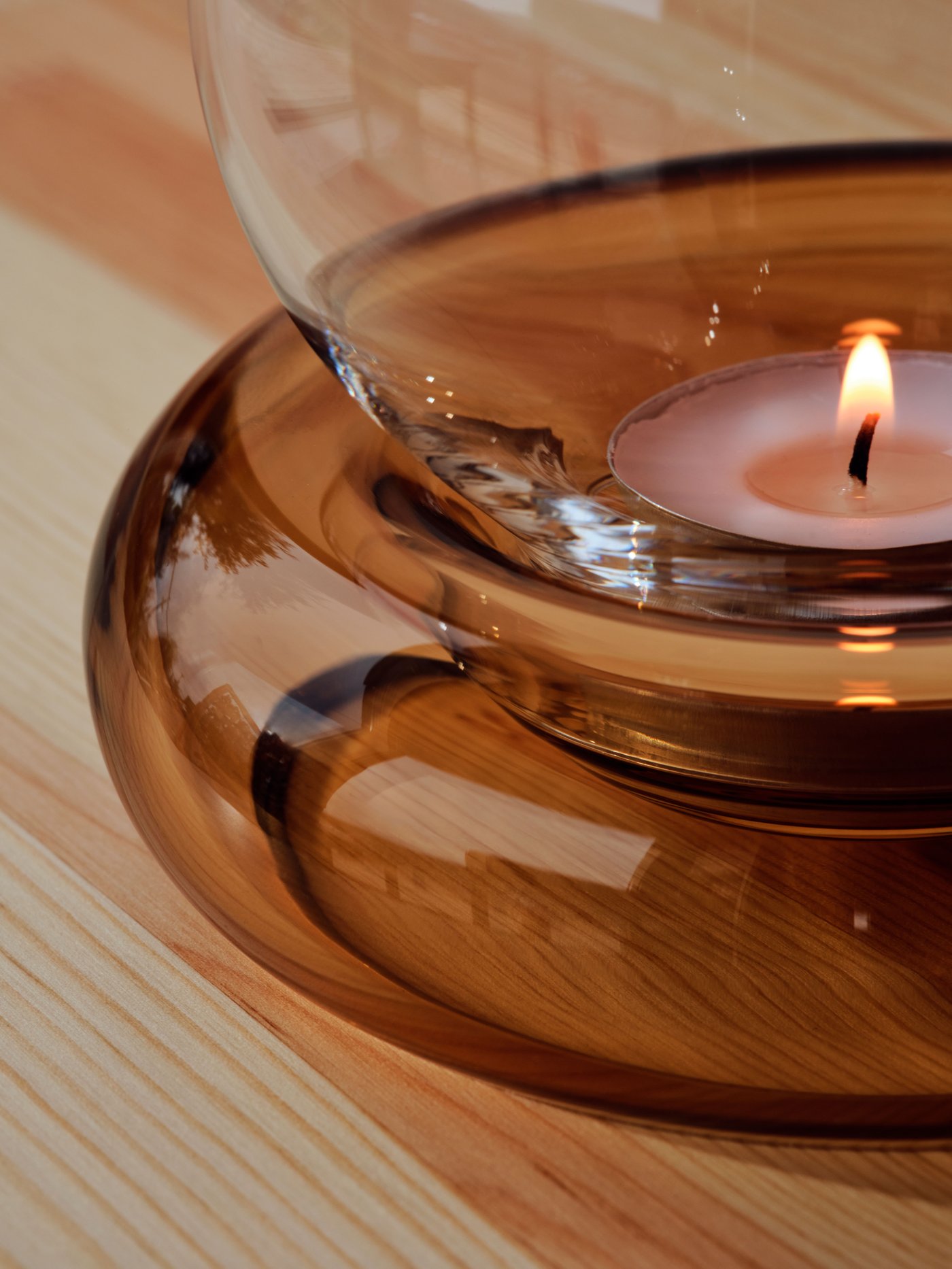 Värmeljus i gulbrun ljuskopp i glas, 