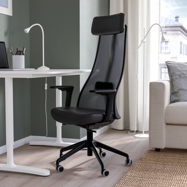 A Glose black JÄRVFJÄLLET office chair with armrests