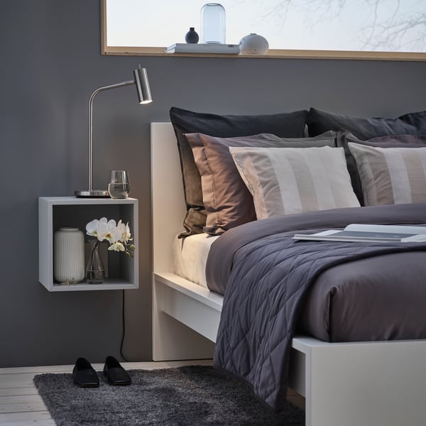 A clear glass IVRIG glass in the bedroom