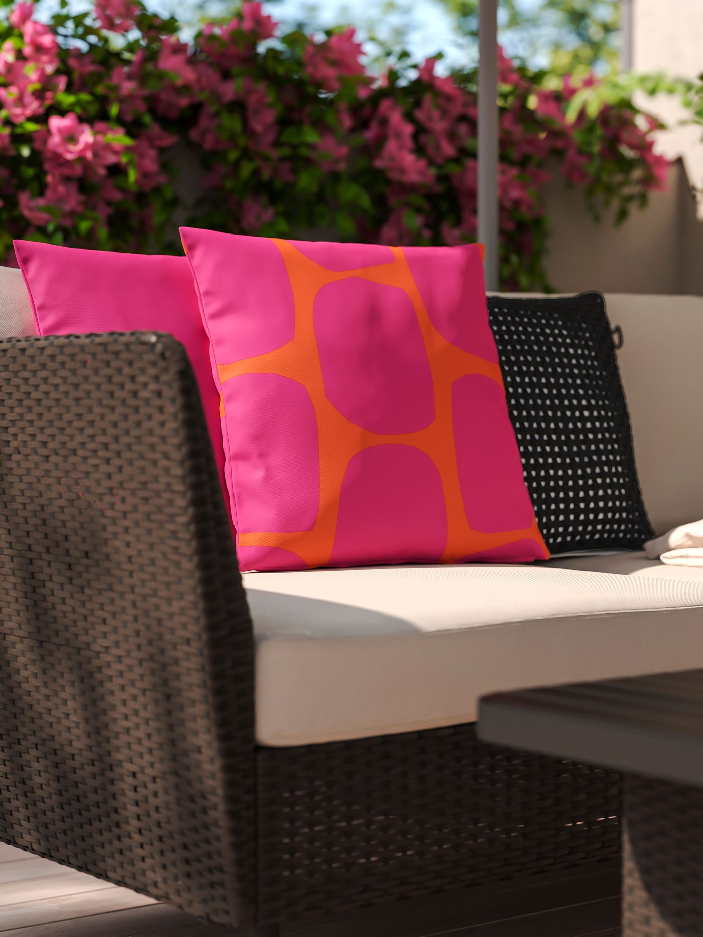 Coixins per a palets decorats amb coixineres de diversos colors.