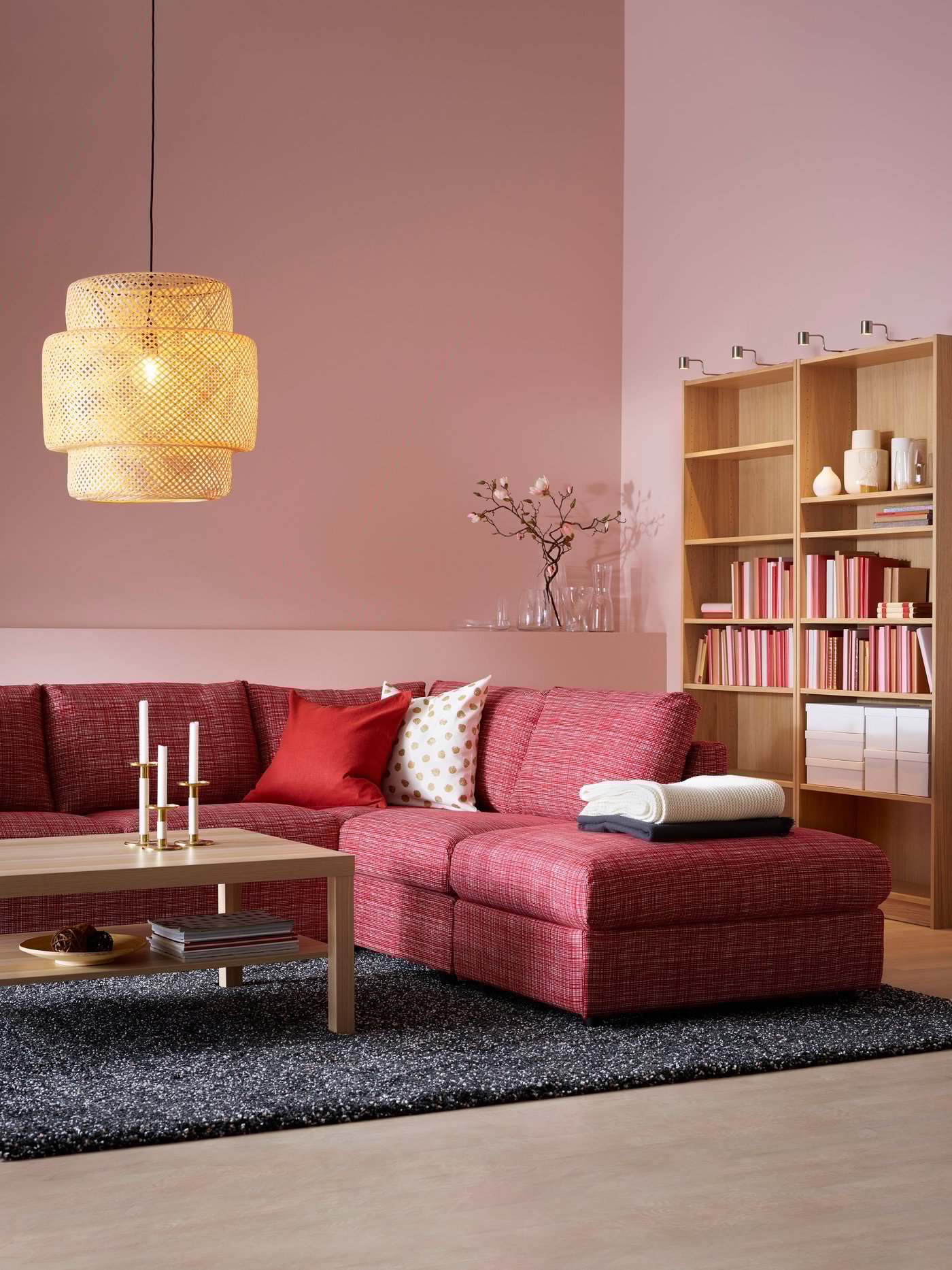 A nickel-plated URSHULT LED cabinet lighting in the living room