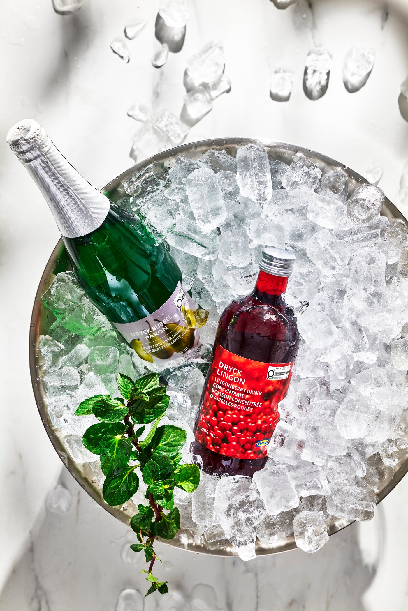 Une bouteille de sirop d’airelles DRYCK LINGON