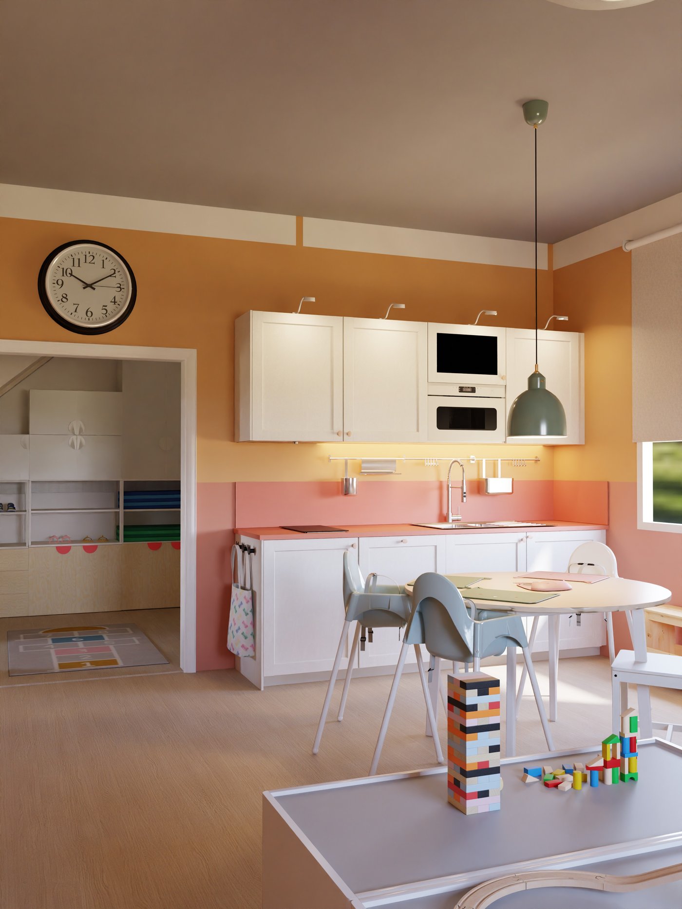 kleine Küchenzeile mit Mikrowelle und Geschirrspüler in weißem Landhaus.