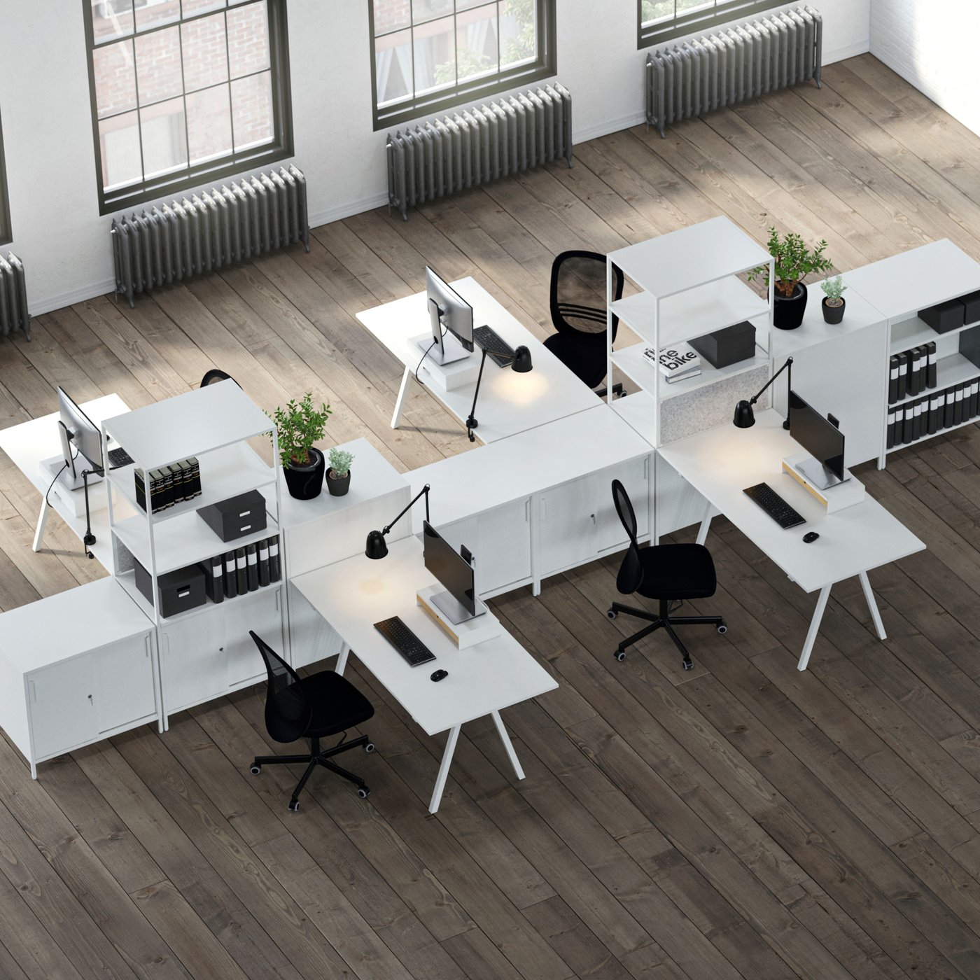En luftfoto af et kontor med flere hvide TROTTEN-skriveborde, TROTTEN-skabe med skydedøre og FLINTAN kontorstole i sort.