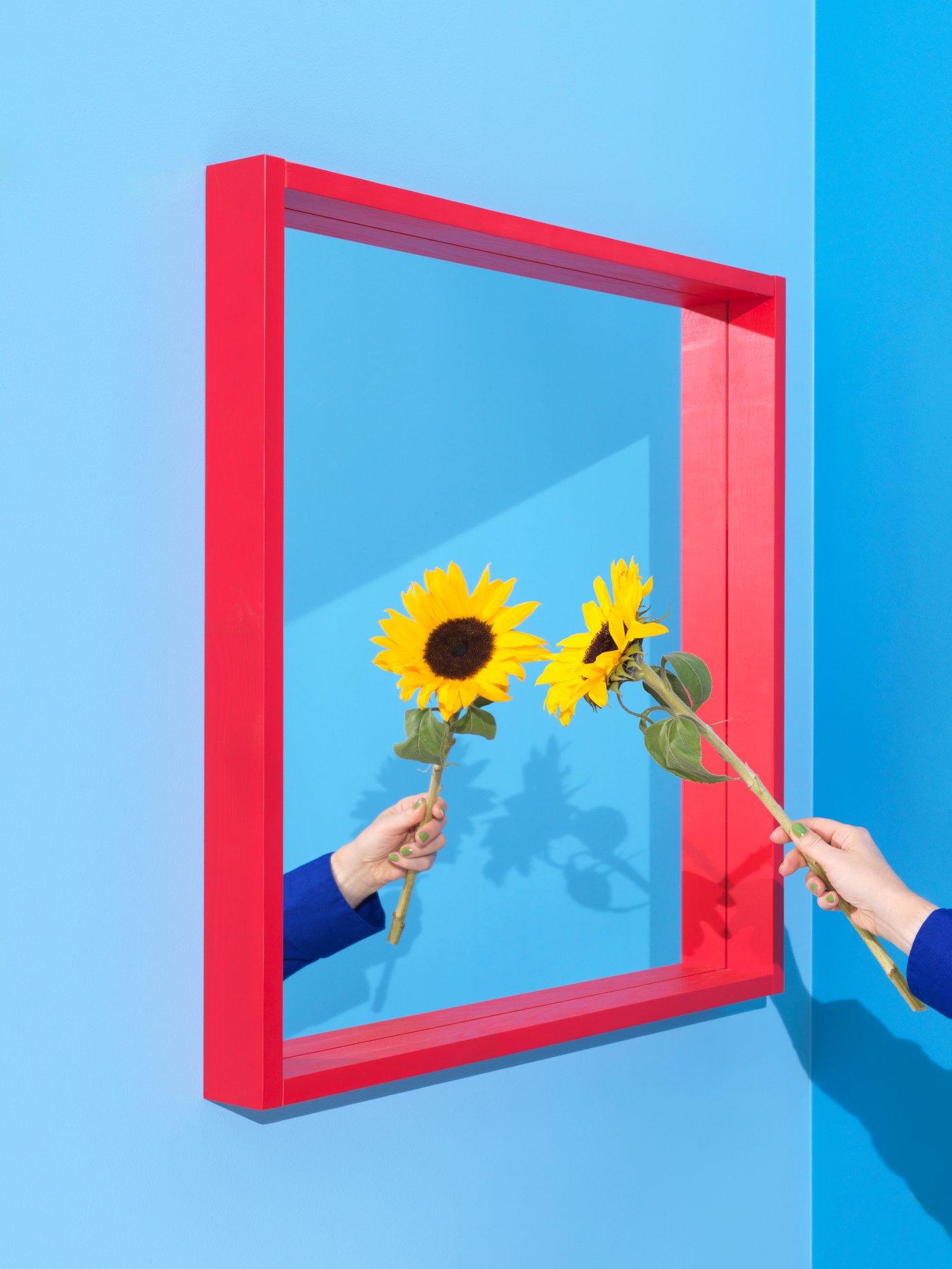 A red TURBOKASTANJ mirror