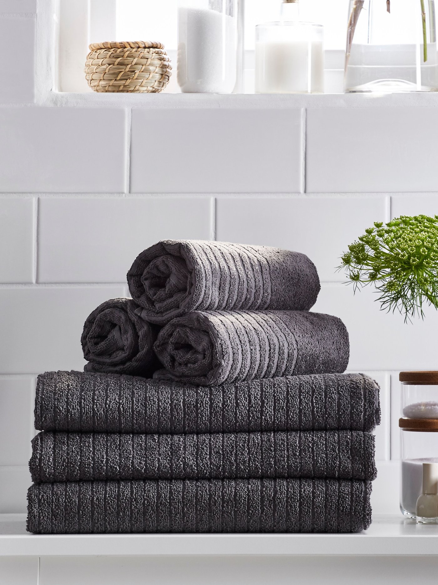 מגבת אמבטיה אפורה כהה של VÅGSJÖN