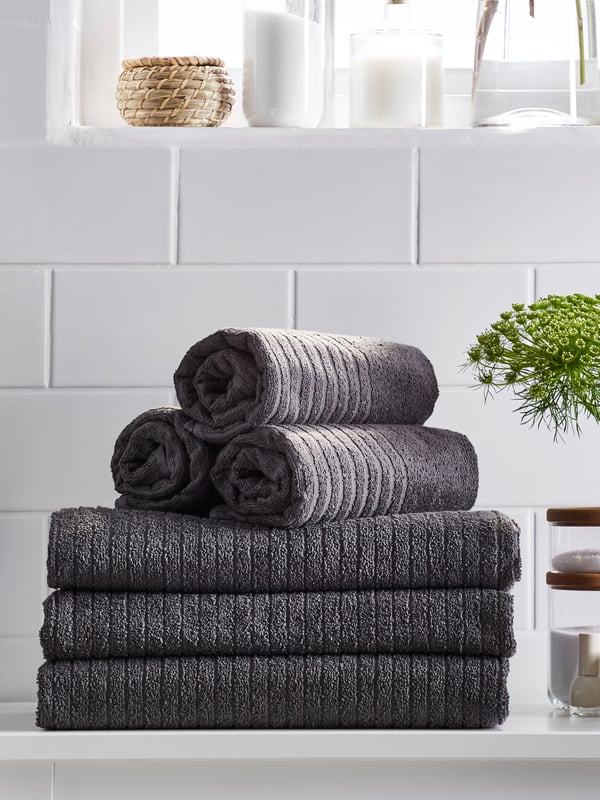 A dark grey VÅGSJÖN bath towel