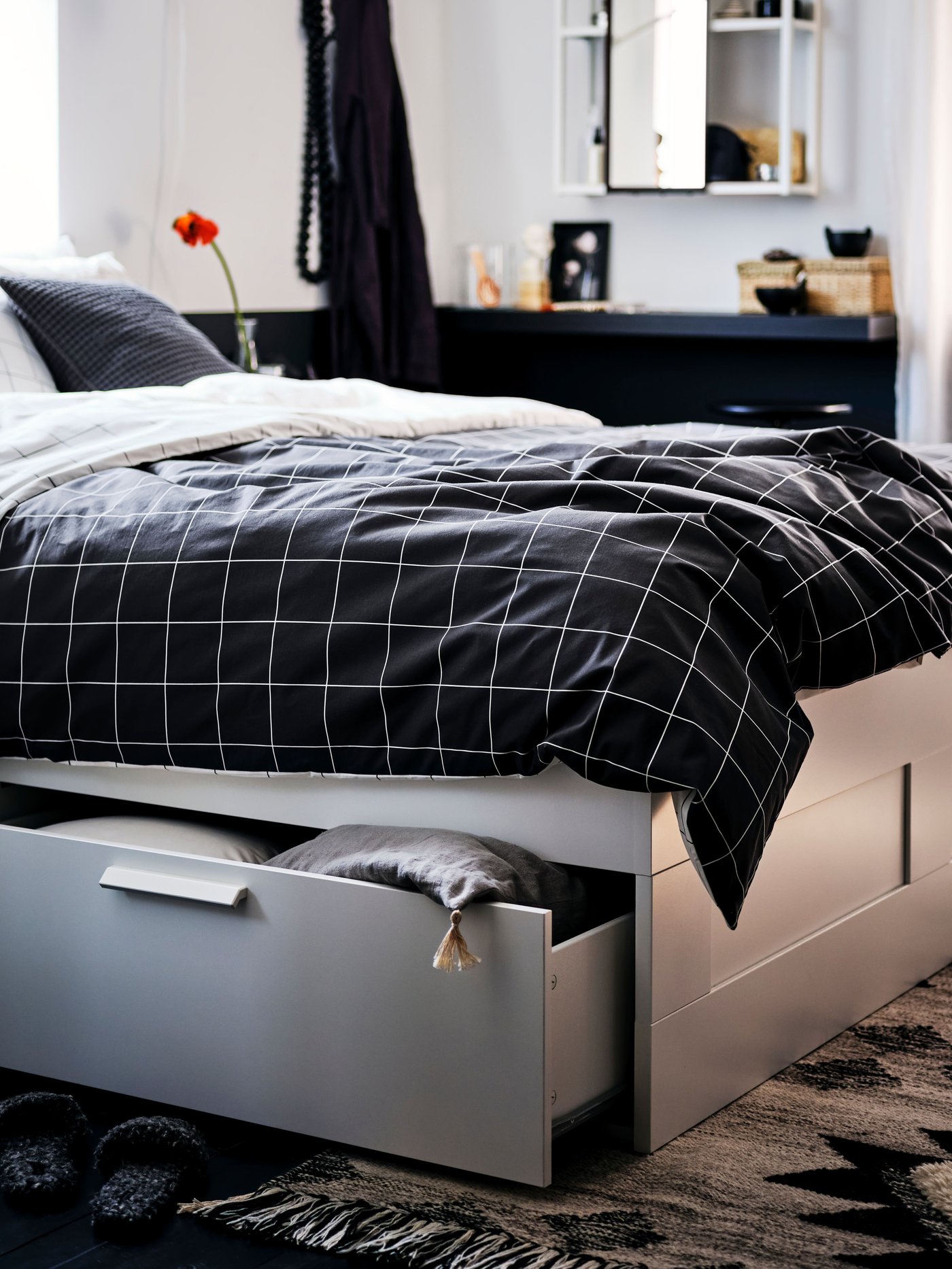 A white black/check VITKLÖVER duvet cover and 2 pillowcases